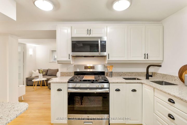 Photo 34 at 9 Humbercrest Point, Lambton Baby Point, Toronto
