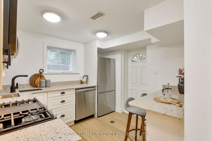 Photo 35 at 9 Humbercrest Point, Lambton Baby Point, Toronto