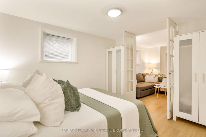 Photo 37 at 9 Humbercrest Point, Lambton Baby Point, Toronto