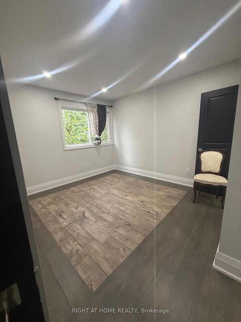 Photo 9 at 133 - 287 Milestone Crescent, Aurora Village, Aurora Photo 9 at 133 - 287 Milestone Crescent, Aurora Village, Aurora