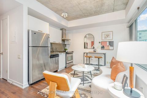 Photo 1 at 615 - 95 Bathurst Street, Bellwoods, Toronto