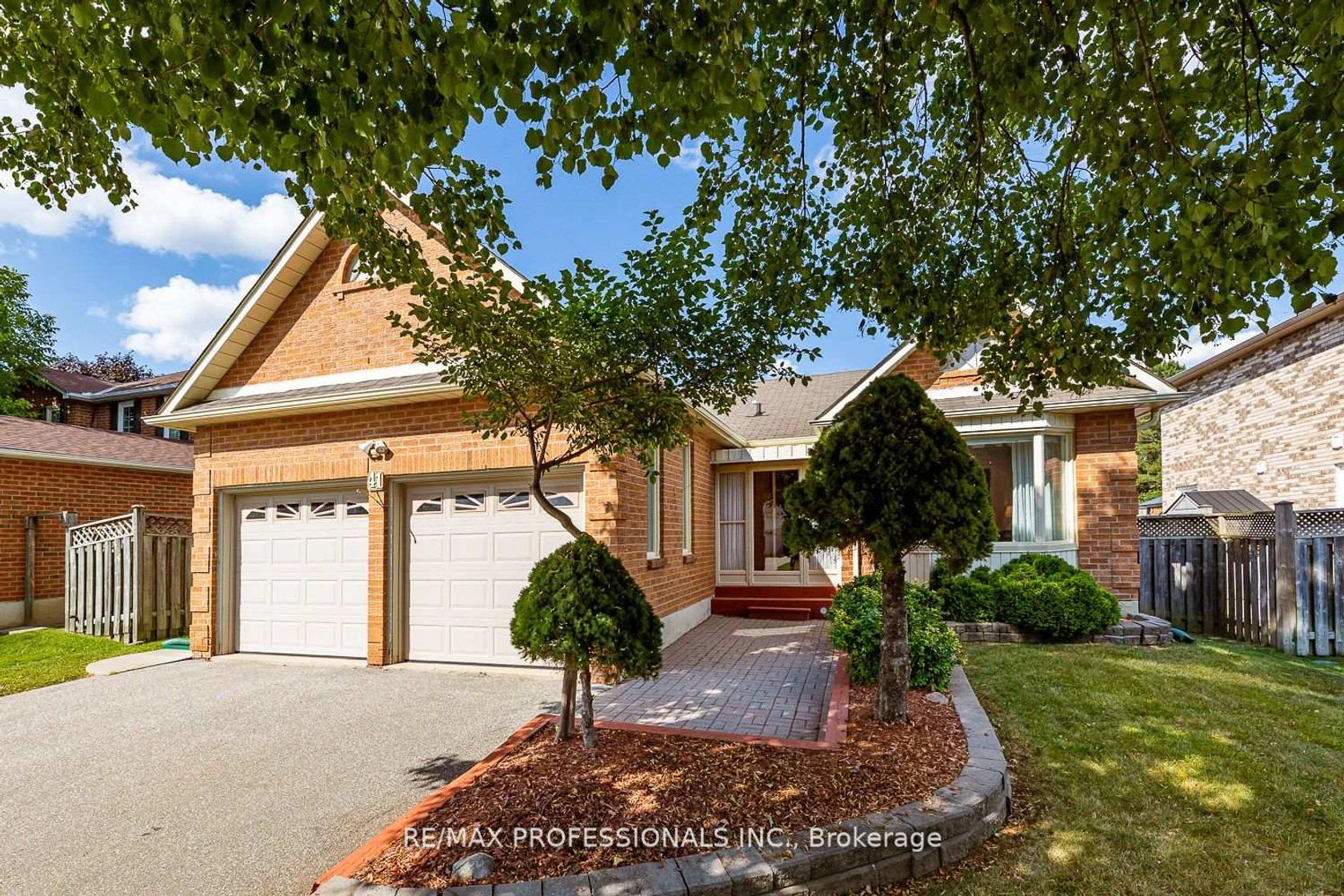 41 McCabe Crescent, Bolton North, Caledon by Loree Meneguzzi Real Estate 41 McCabe Crescent, Bolton North, Caledon