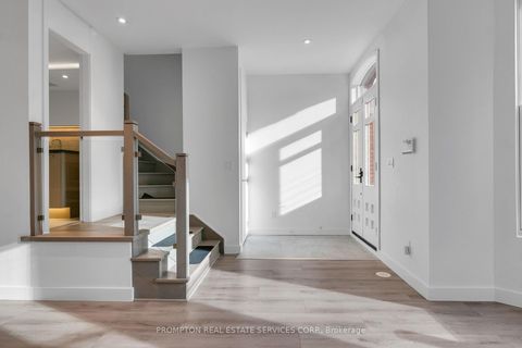 Photo 3 at 9 Gloucester Street, Yonge Corridor, Toronto