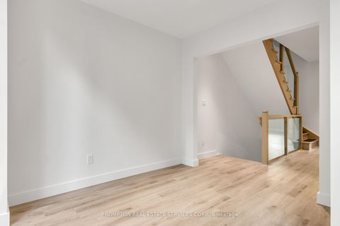 Photo 14 at 9 Gloucester Street, Yonge Corridor, Toronto