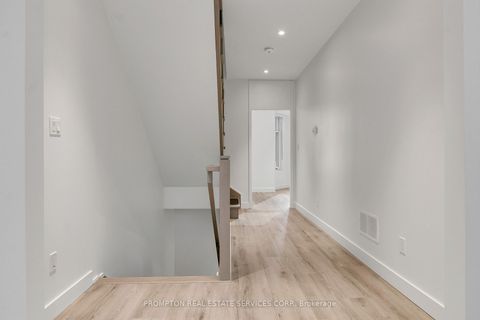 Photo 16 at 9 Gloucester Street, Yonge Corridor, Toronto