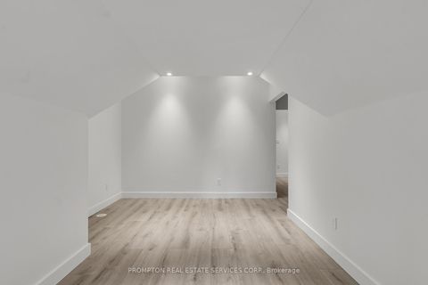 Photo 32 at 9 Gloucester Street, Yonge Corridor, Toronto