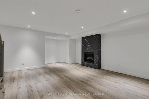 Photo 41 at 9 Gloucester Street, Yonge Corridor, Toronto