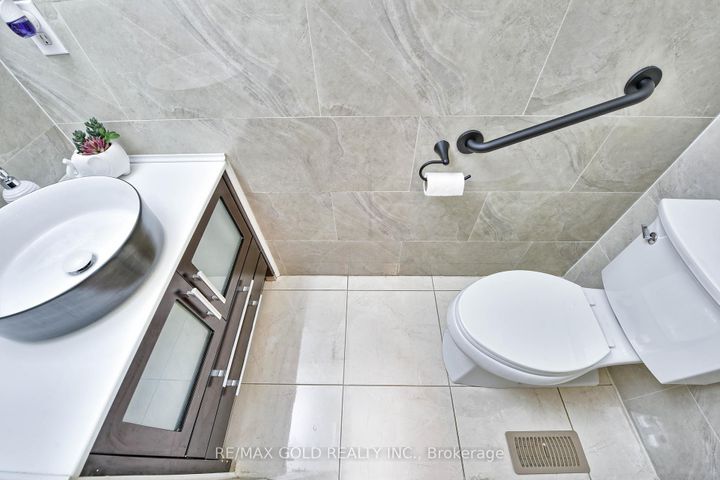 Photo 9 at 215 Bachman Drive, Maple, Vaughan