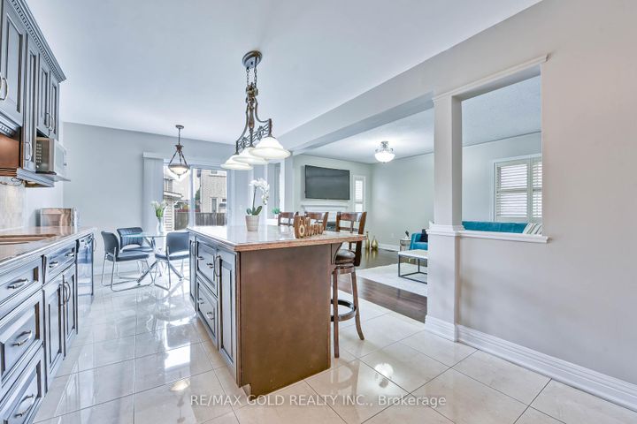 Photo 14 at 215 Bachman Drive, Maple, Vaughan