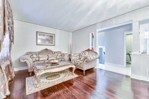 Photo 4 at 215 Bachman Drive, Maple, Vaughan