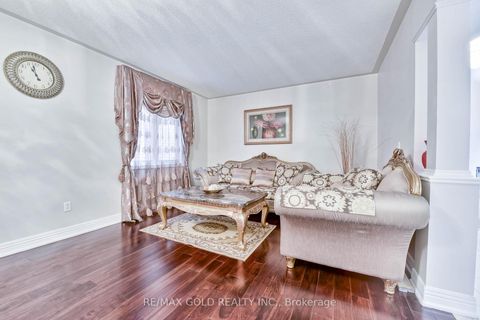 Photo 5 at 215 Bachman Drive, Maple, Vaughan