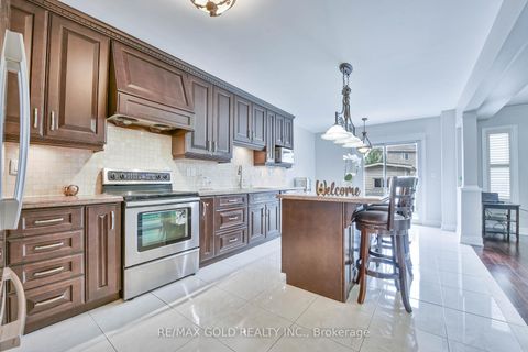 Photo 11 at 215 Bachman Drive, Maple, Vaughan