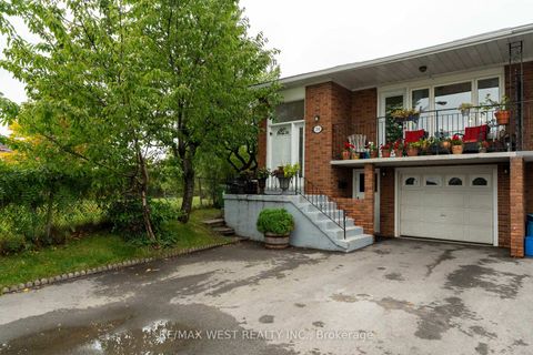 Photo 1 at 330 Pellatt Avenue, Pelmo Park W4, Toronto