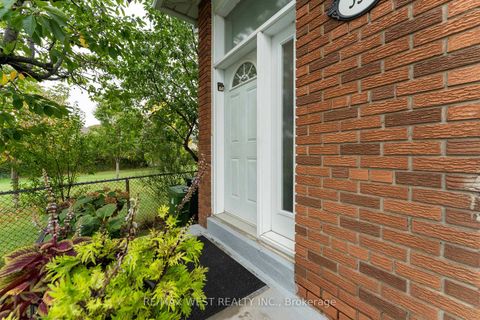 Photo 3 at 330 Pellatt Avenue, Pelmo Park W4, Toronto