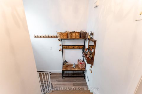 Photo 6 at 330 Pellatt Avenue, Pelmo Park W4, Toronto