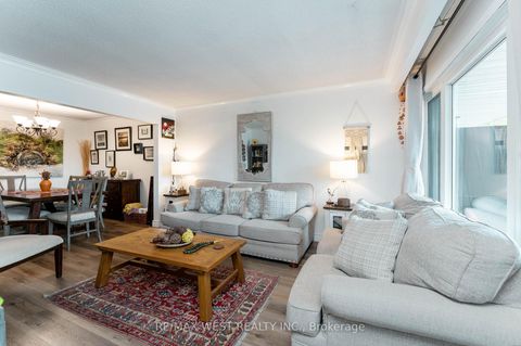 Photo 7 at 330 Pellatt Avenue, Pelmo Park W4, Toronto