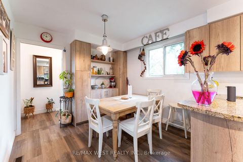 Photo 9 at 330 Pellatt Avenue, Pelmo Park W4, Toronto