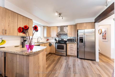 Photo 10 at 330 Pellatt Avenue, Pelmo Park W4, Toronto