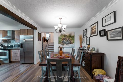 Photo 13 at 330 Pellatt Avenue, Pelmo Park W4, Toronto