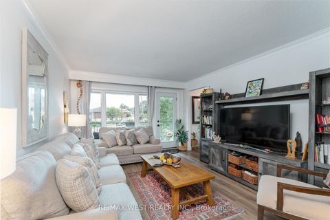 Photo 14 at 330 Pellatt Avenue, Pelmo Park W4, Toronto