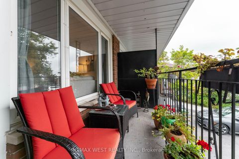 Photo 15 at 330 Pellatt Avenue, Pelmo Park W4, Toronto