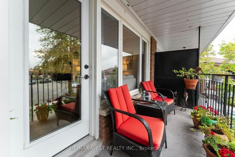 Photo 16 at 330 Pellatt Avenue, Pelmo Park W4, Toronto