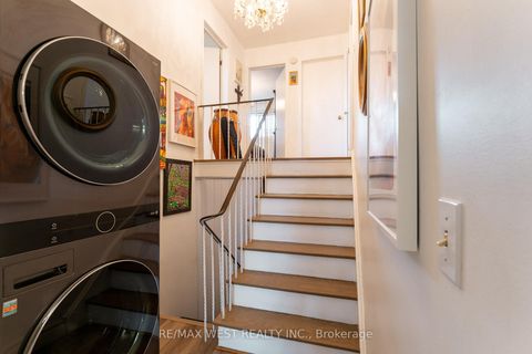 Photo 17 at 330 Pellatt Avenue, Pelmo Park W4, Toronto