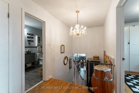 Photo 19 at 330 Pellatt Avenue, Pelmo Park W4, Toronto