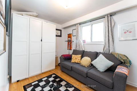Photo 21 at 330 Pellatt Avenue, Pelmo Park W4, Toronto