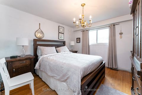 Photo 22 at 330 Pellatt Avenue, Pelmo Park W4, Toronto