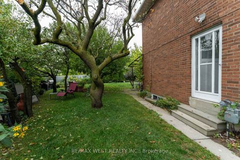 Photo 25 at 330 Pellatt Avenue, Pelmo Park W4, Toronto