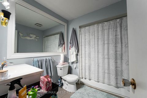 Photo 29 at 330 Pellatt Avenue, Pelmo Park W4, Toronto