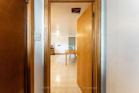 Photo 33 at 330 Pellatt Avenue, Pelmo Park W4, Toronto