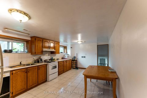 Photo 35 at 330 Pellatt Avenue, Pelmo Park W4, Toronto