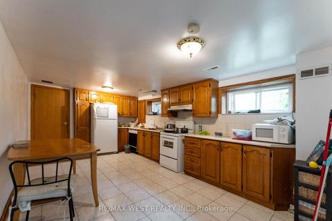 Photo 36 at 330 Pellatt Avenue, Pelmo Park W4, Toronto