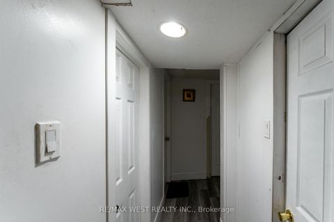 Photo 37 at 330 Pellatt Avenue, Pelmo Park W4, Toronto