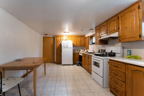 Photo 38 at 330 Pellatt Avenue, Pelmo Park W4, Toronto