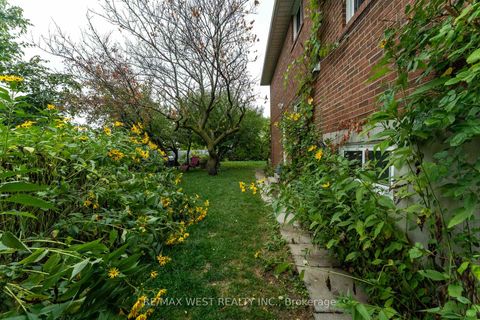 Photo 40 at 330 Pellatt Avenue, Pelmo Park W4, Toronto