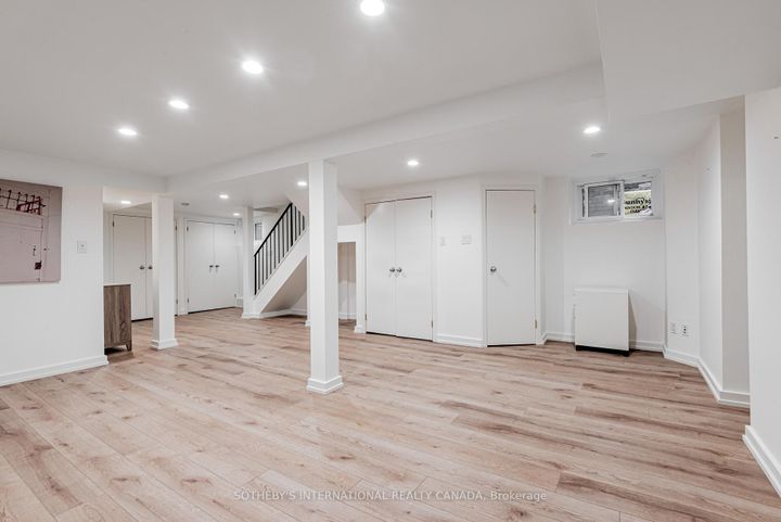 Photo 34 at 421 St Clair Avenue E, Moore Park, Toronto