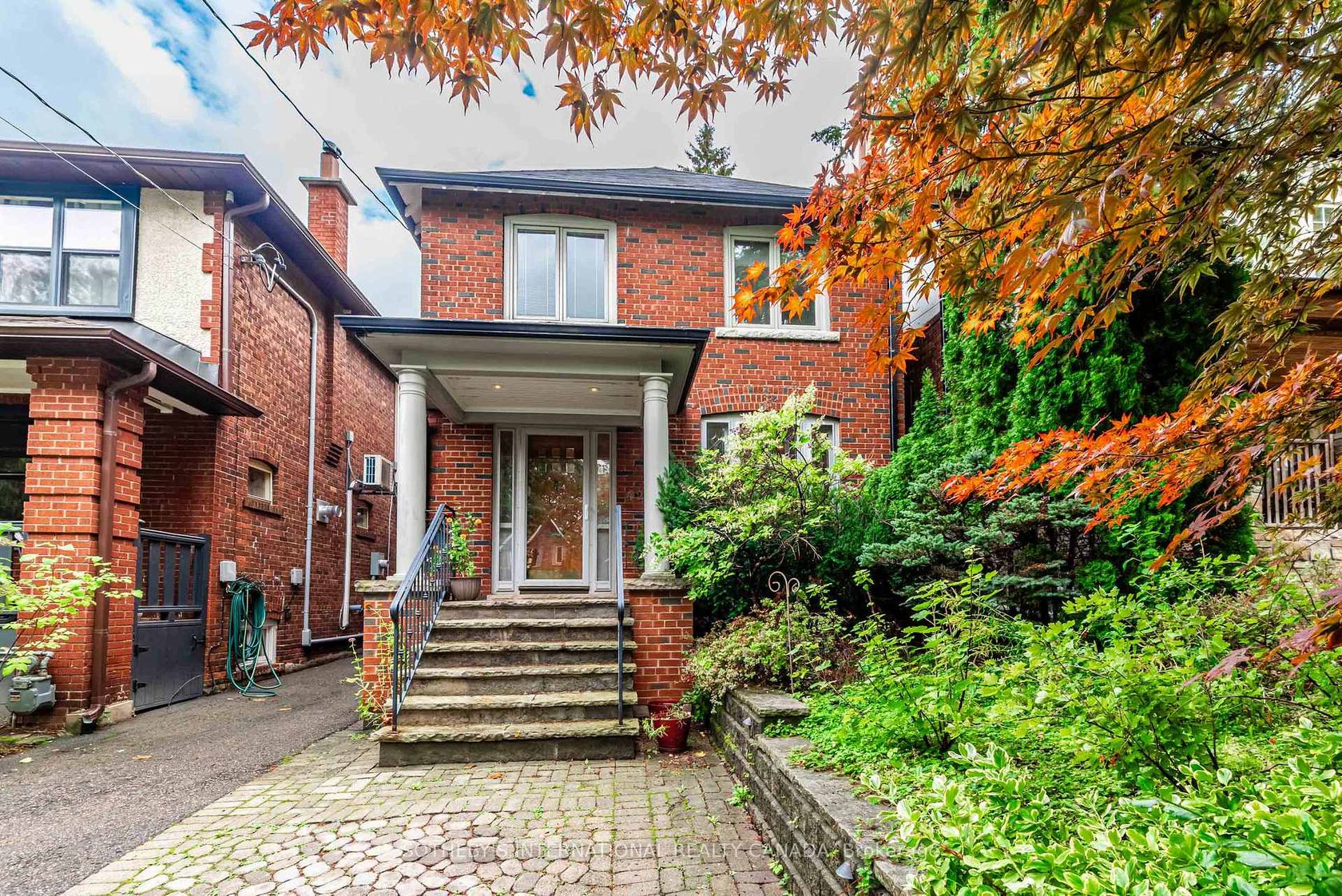 421 St Clair Avenue E, Moore Park, Toronto 2