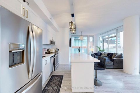 Photo 1 at 818 - 21 Nelson Street, Waterfront Communities C1, Toronto