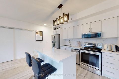 Photo 2 at 818 - 21 Nelson Street, Waterfront Communities C1, Toronto