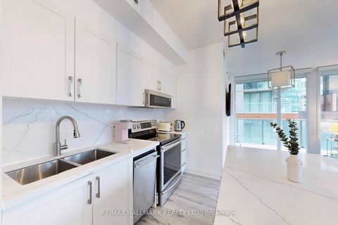 Photo 3 at 818 - 21 Nelson Street, Waterfront Communities C1, Toronto
