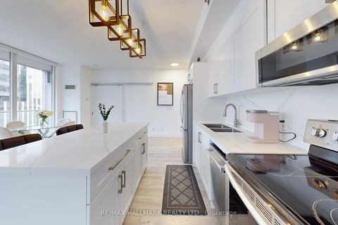 Photo 4 at 818 - 21 Nelson Street, Waterfront Communities C1, Toronto