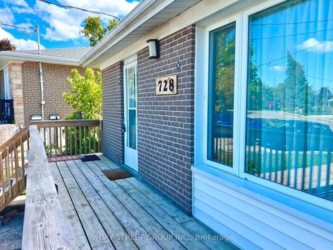 Photo 2 at 728 Sunnypoint Drive, Leslie Valley, Newmarket