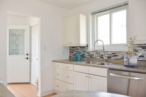 Photo 6 at 728 Sunnypoint Drive, Leslie Valley, Newmarket