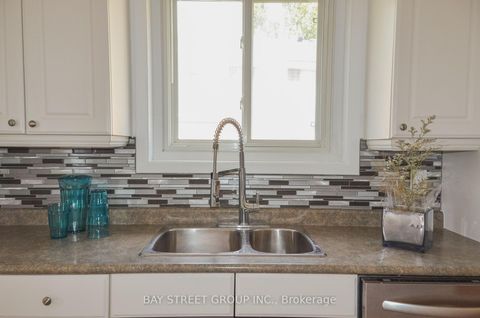 Photo 7 at 728 Sunnypoint Drive, Leslie Valley, Newmarket