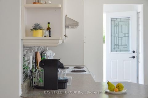 Photo 8 at 728 Sunnypoint Drive, Leslie Valley, Newmarket