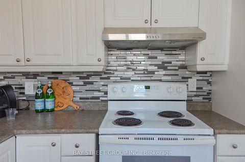 Photo 9 at 728 Sunnypoint Drive, Leslie Valley, Newmarket