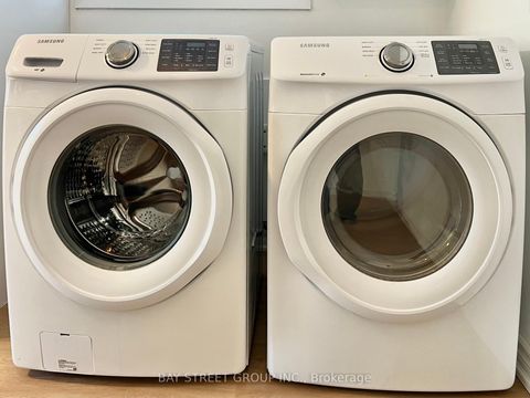 Photo 11 at 728 Sunnypoint Drive, Leslie Valley, Newmarket